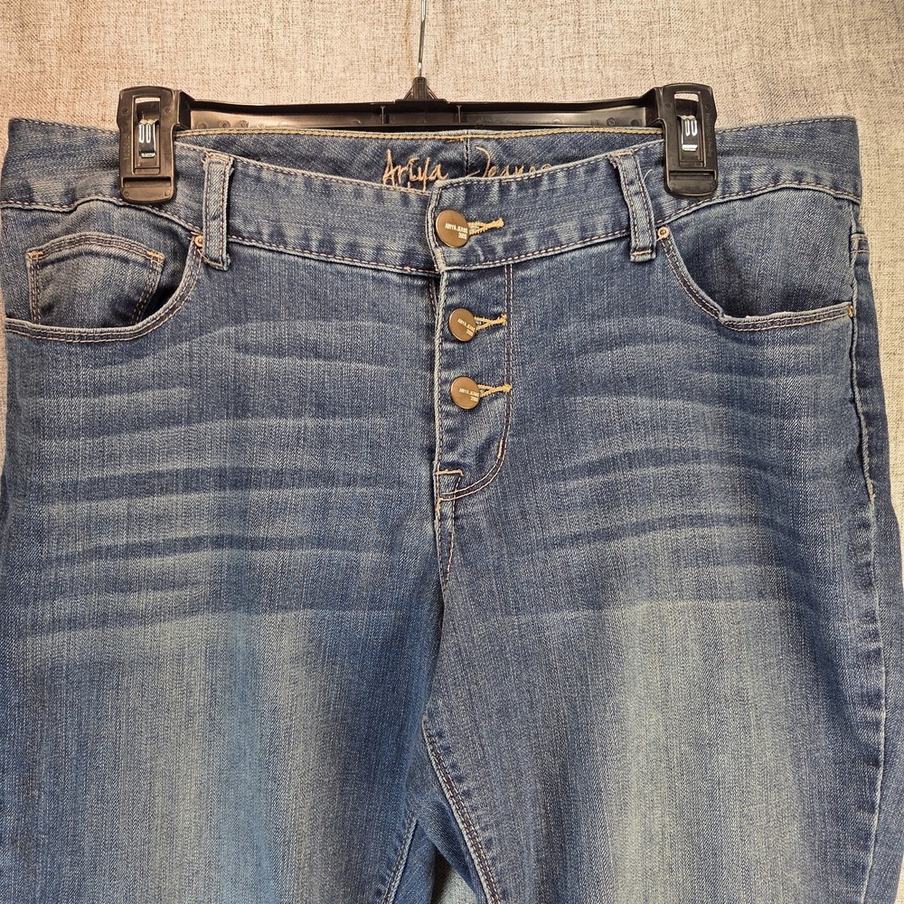 Ariya Y2K Jeans Floral Patched Button Fly Denim Juniors 13/14 Rolled Hem‎ Hippie
